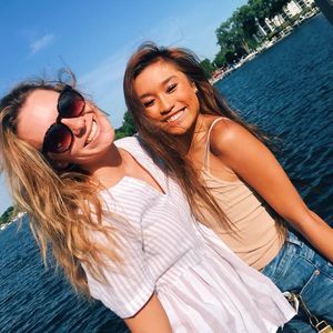 Meet your Posher, Crystal